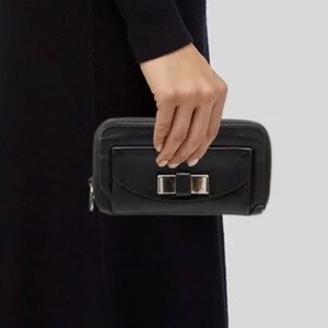 Chloe Black Pebbled Leather Silver Bow Hardware Zip Up Wallet